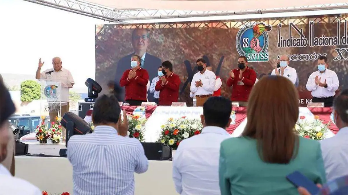 Victor Castro Inaugura unidad deportiva IMSS